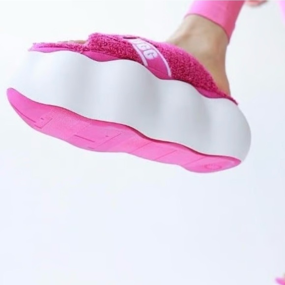 UGG Sugarcloud Slides in “ Dragon Fruit “ Fuchsia Pink Woman’s 10 | New No Box - Picture 2 of 16